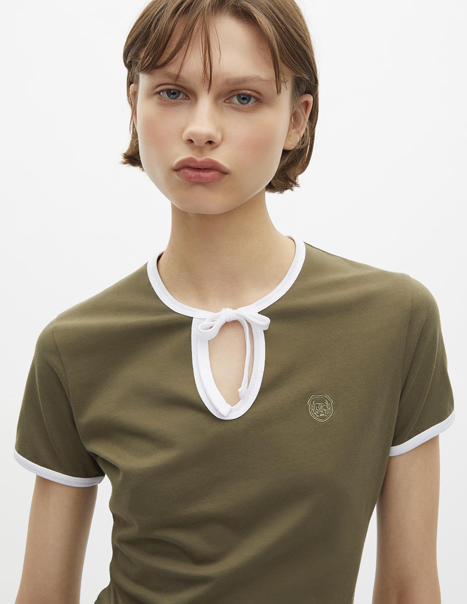 Playera manga corta The Kooples cuello con amarre para mujer 4