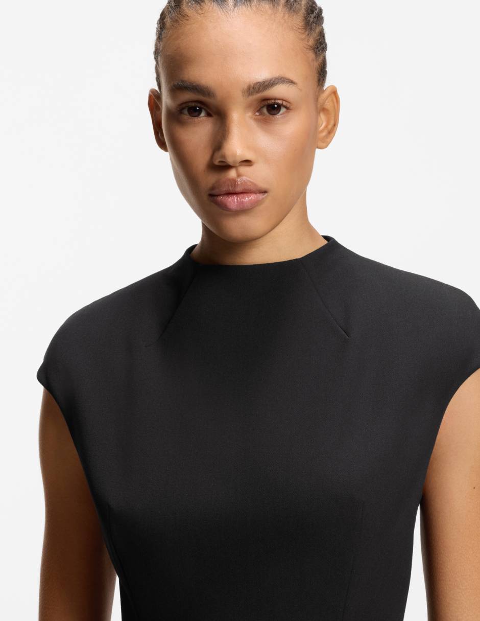 Top cuello redondo escote regular 4