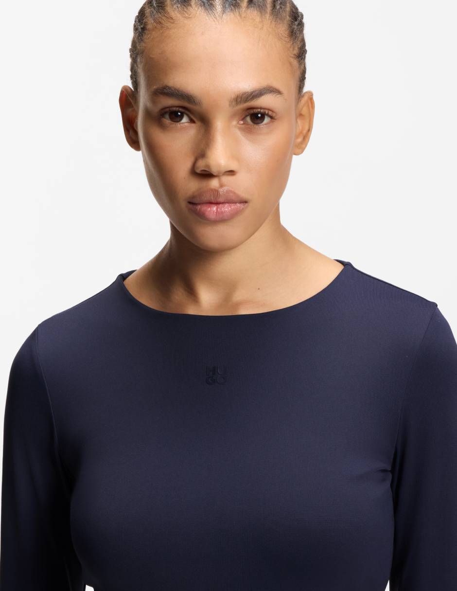 Top cuello redondo escote regular 4