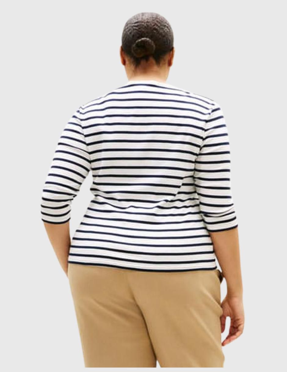 Playera manga 3/4 cuello ojal para mujer 4